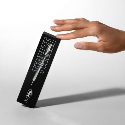 Model holding an I-PRO Tweezer, box for eyelash extensions