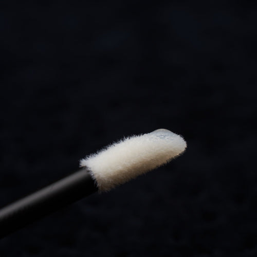 An image of a drop of Gel Remover on a flocked applicator for eyelash extensions remover.